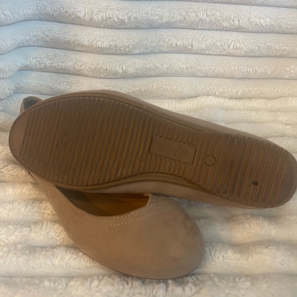 Lightly worn - Picture 2 of 2